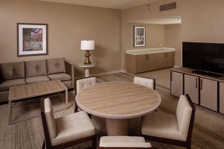 Room 22 of 87